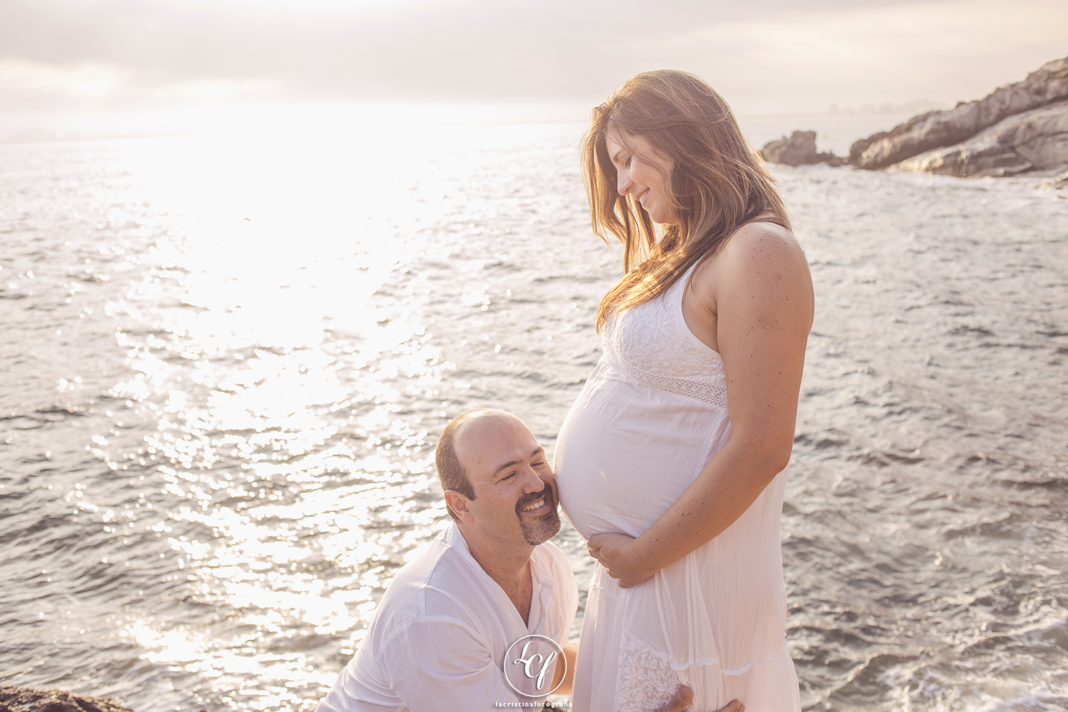 Fotógrafo embarazo Barcelona :: Fotógrafo embarazo playa :: Fotografía embarazada playa :: Fotógrafo costa brava :: Fotografía embarazada puesta de sol