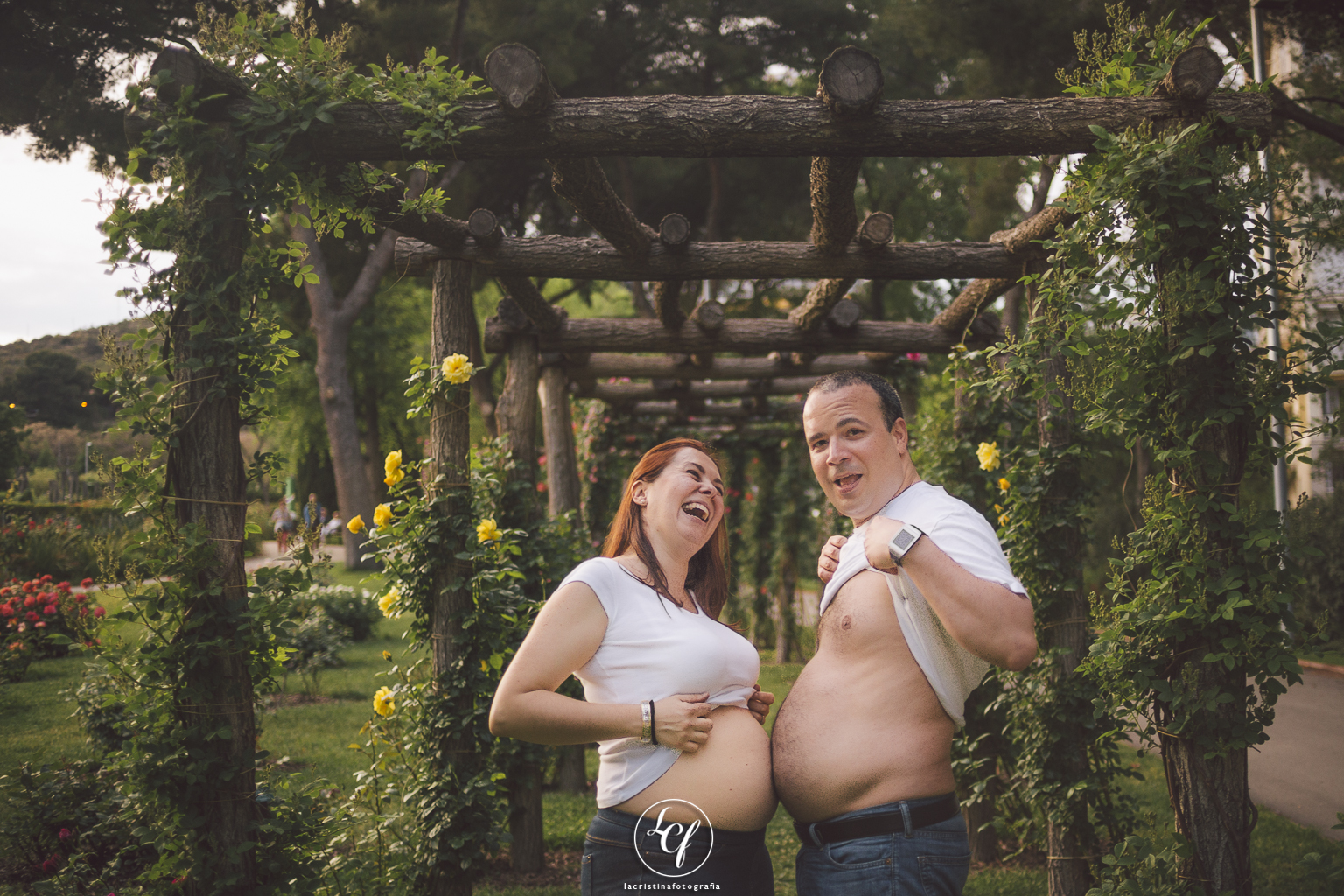 fotografía embarazada :: fotógrafo de embarazo :: fotógrafo embarazada barcelona :: fotografía familiar :: parque de cervantes