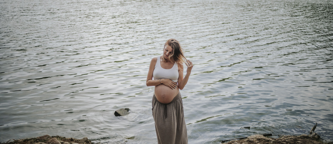 fotógrafo embarazo barcelona :: pantá de foix :: fotógrafo embarazada :: fotógrafía de embarazo natural :: fotógrafo sant cugat