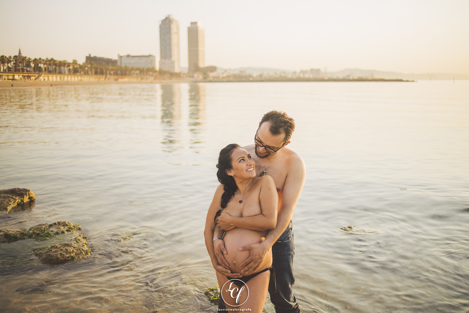 fotógrafo de embarazo :: fotógrafo embarazada :: fotografía embarazada Barcelona :: fotografía amanecer :: fotografía de embarazo playa