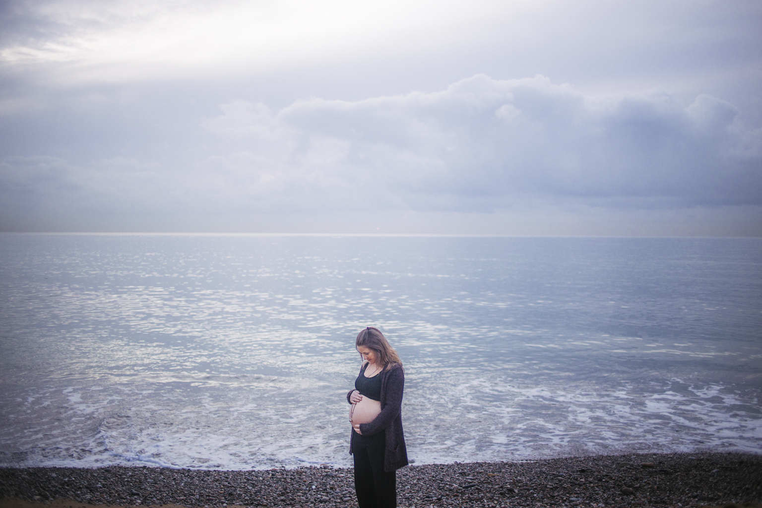 Fotógrafo de embarazo barcelona playa :: fotografía embarazada playa Barcelona :: fotógrafo de embarazada