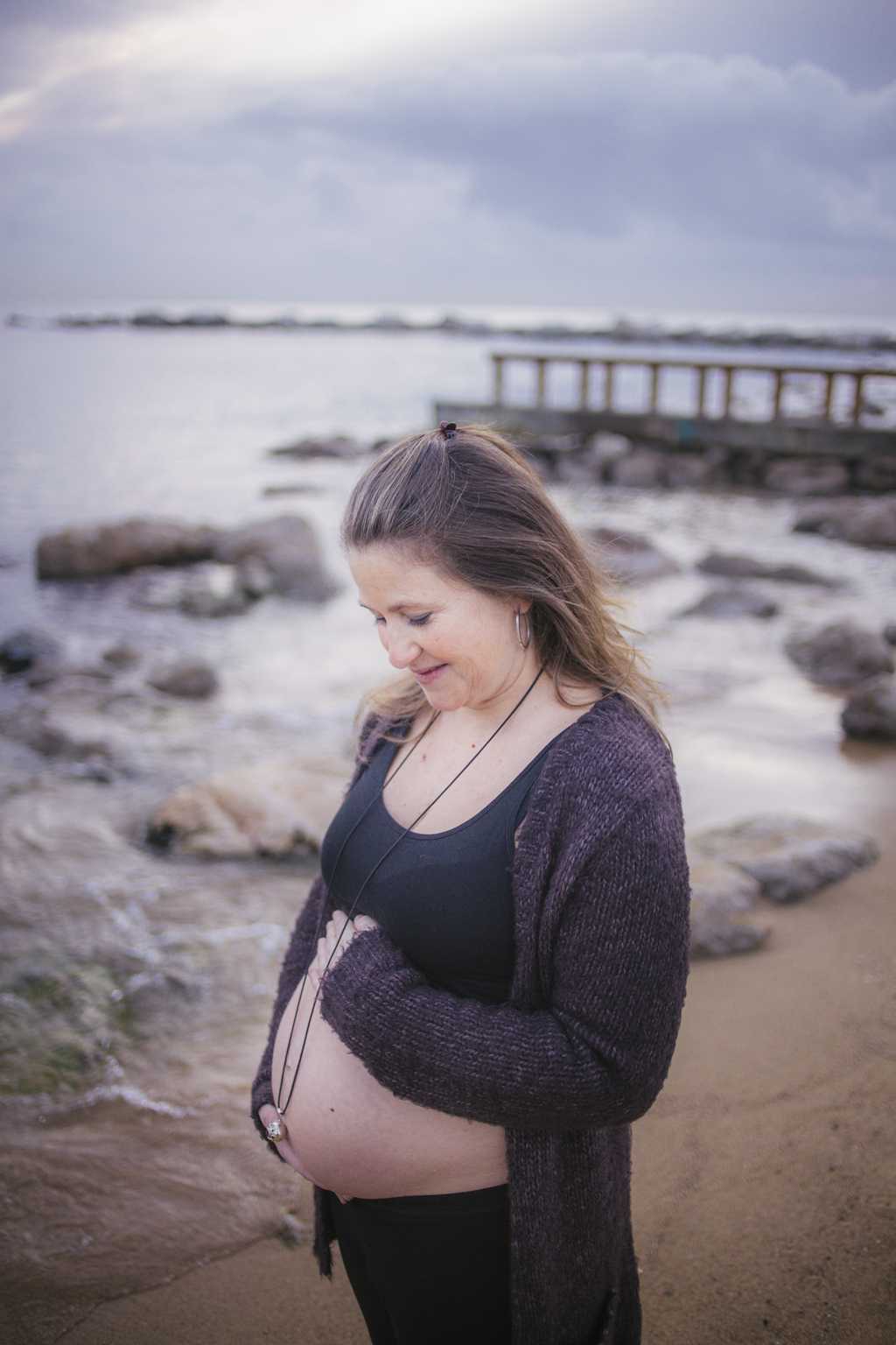 Fotógrafo de embarazo barcelona playa :: fotografía embarazada playa Barcelona :: fotógrafo de embarazada