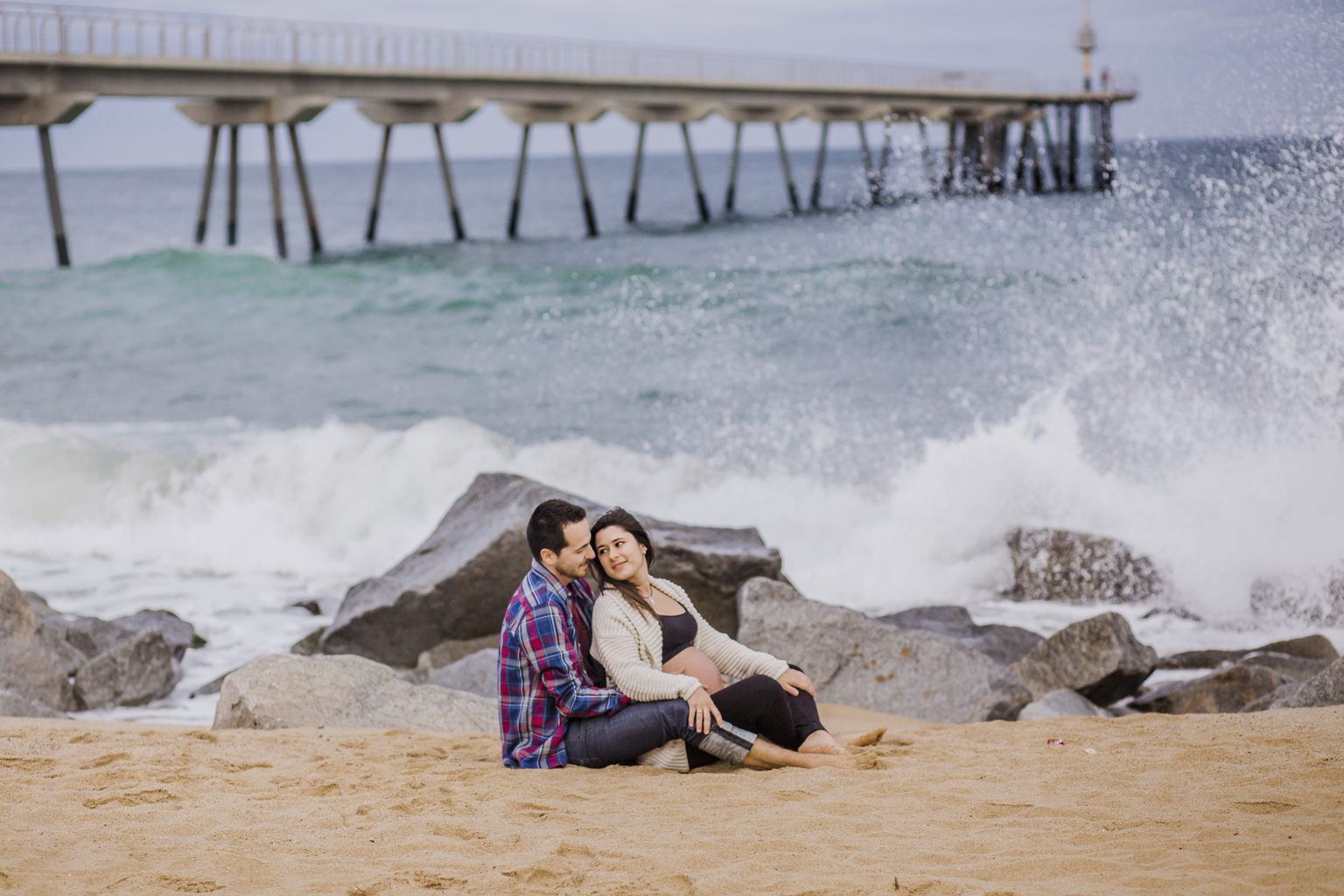 fotógrafo de embarazo badalona :: fotógrafo de embarazo barcelona :: fotografía embarazada en la playa :: fotótgrafo embarazada pont del petroli