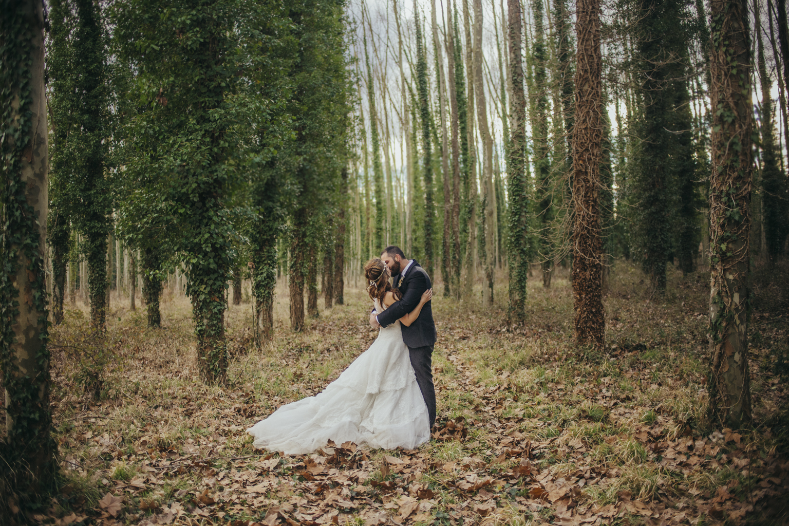 Fotógrafo bodas barcelona postboda :: postboda en el bosque :: boda en invierno