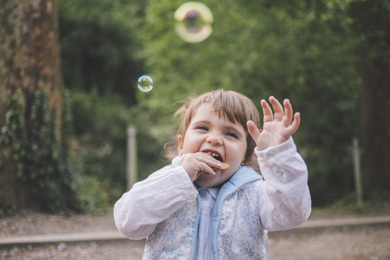 fotógrafo familia Barcelona :: Pantá de Vallvidrera :: Fotógrafo familiar :: Fotografía de familia natural  :: Fotógrafo Sant Cugat del Vallés :: Fotógrafo de familia en Sant Cugat
