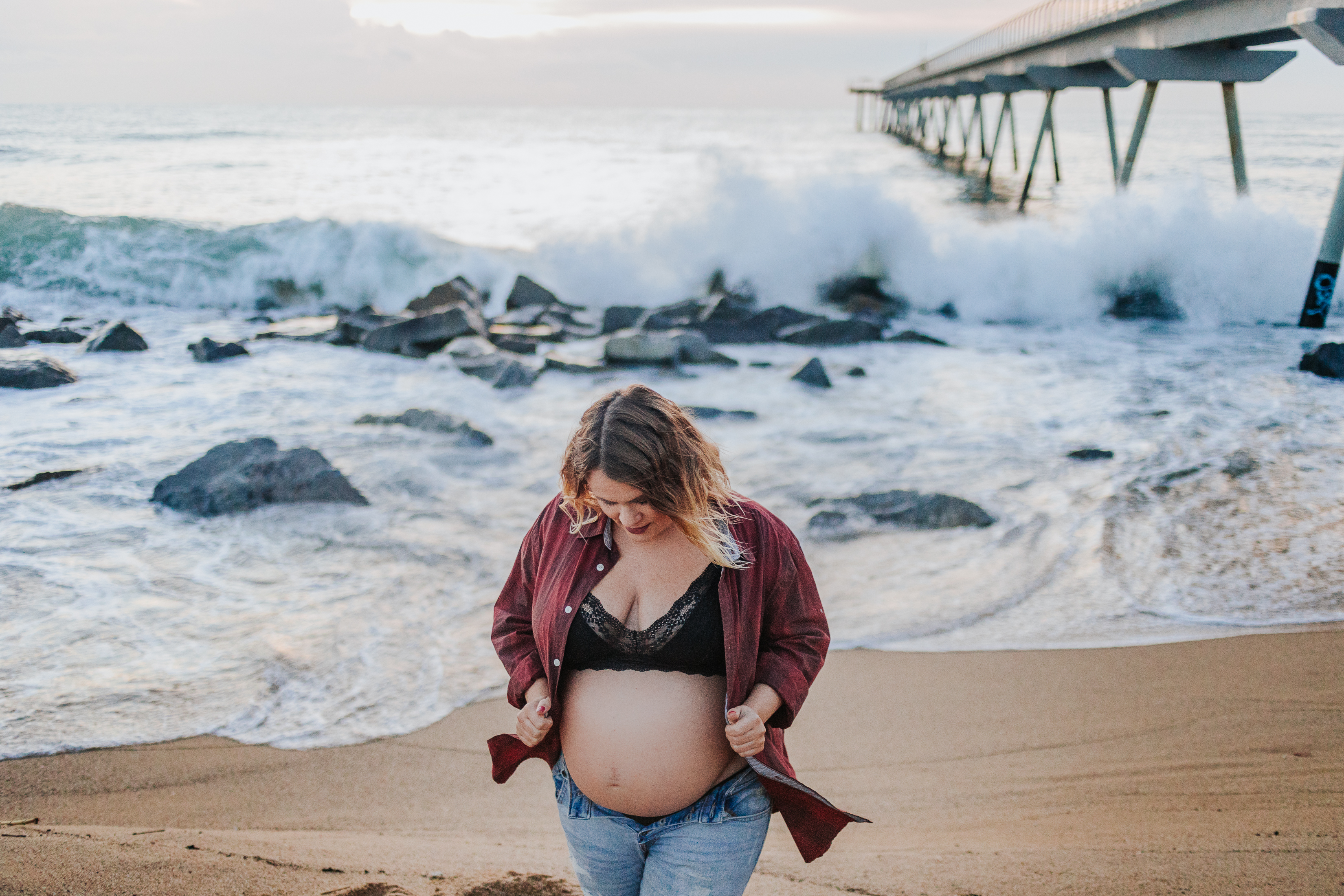 Fotógrafo embarazo Badalona :: Fotógrafo embarazada Badalona :: Pont del petroli :: Amanecer :: Salida del sol :: Pareja embarazada